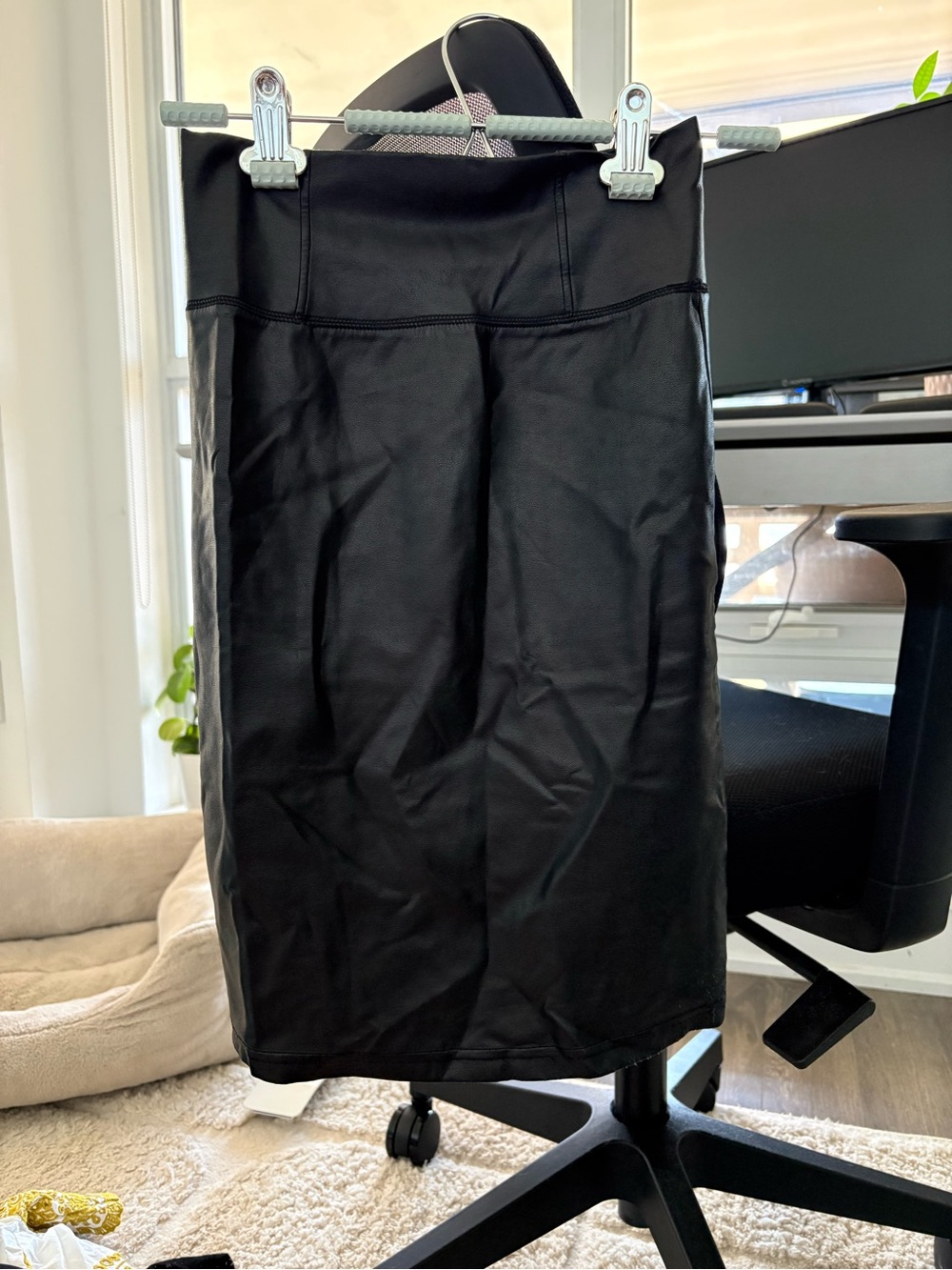 Aritzia Black Women's Pencil Skirt - Classic pleather Sleek Design
